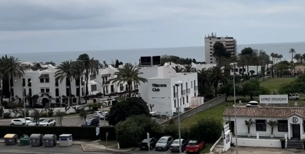 Sale of apartment complex in Cancelada 2