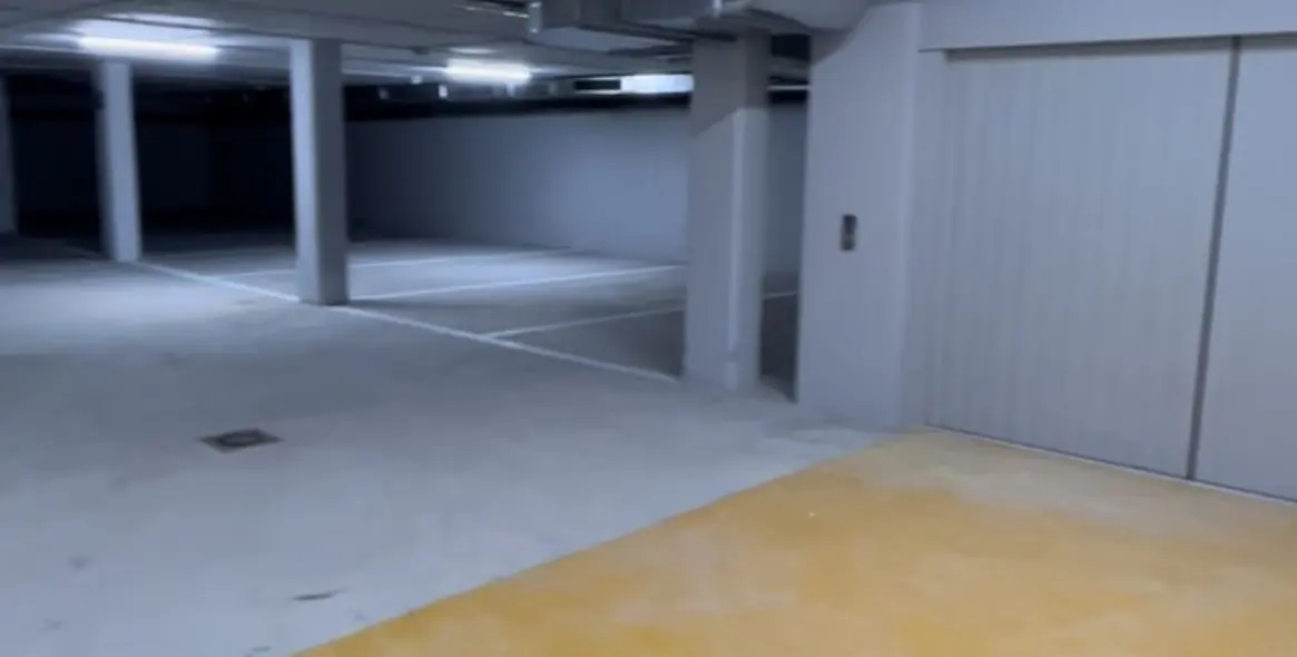 Sale of apartment complex in Cancelada 7