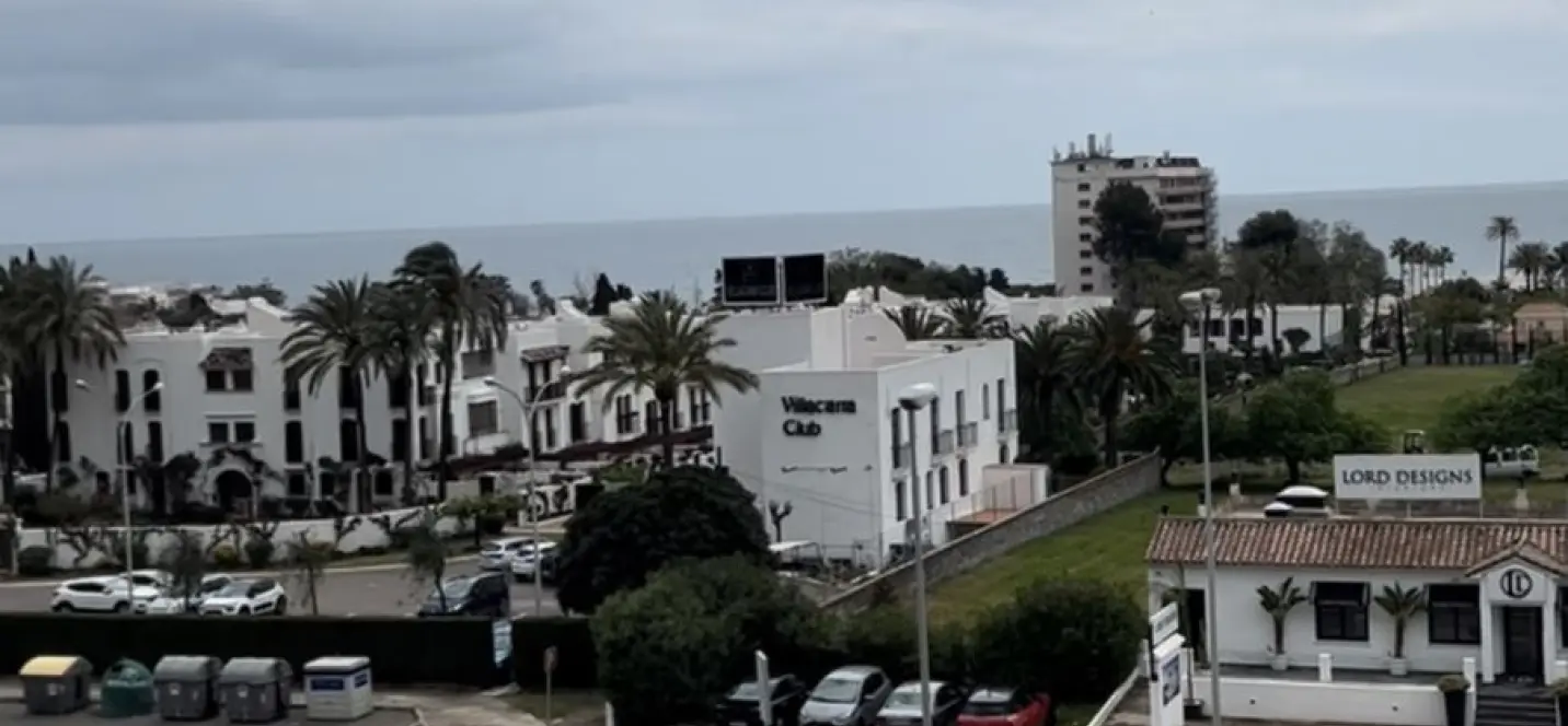 Sale of apartment complex in Cancelada 1