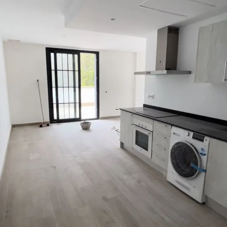 Sale of apartment complex in Cancelada