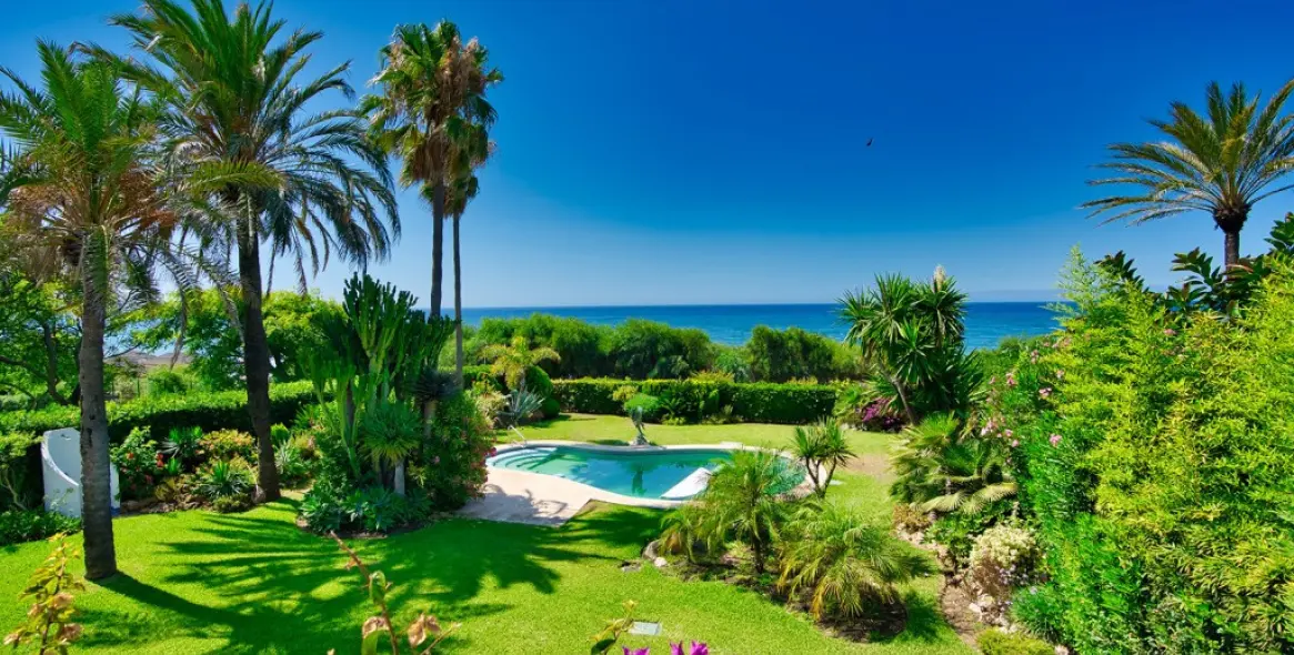 Sale of detached villa in Marbella 1
