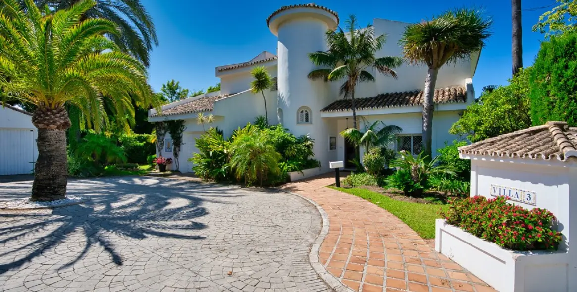 Sale of detached villa in Marbella 2