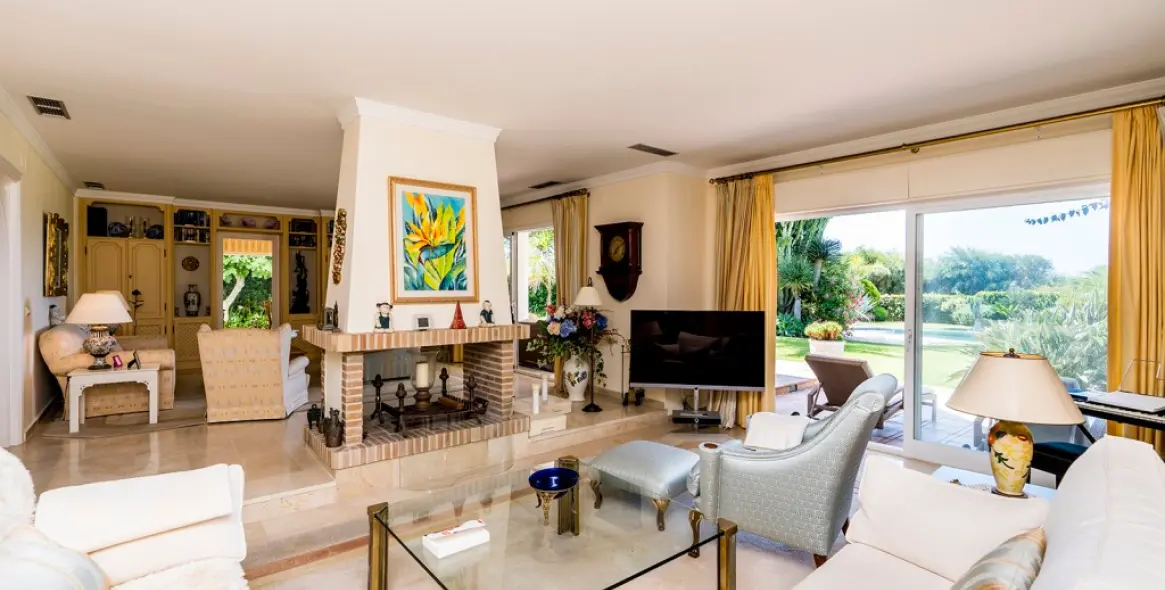 Sale of detached villa in Marbella 4