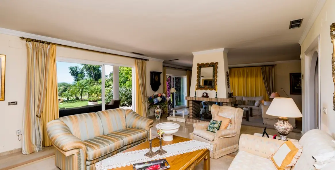 Sale of detached villa in Marbella 6