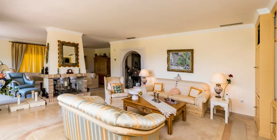 Sale of detached villa in Marbella 9