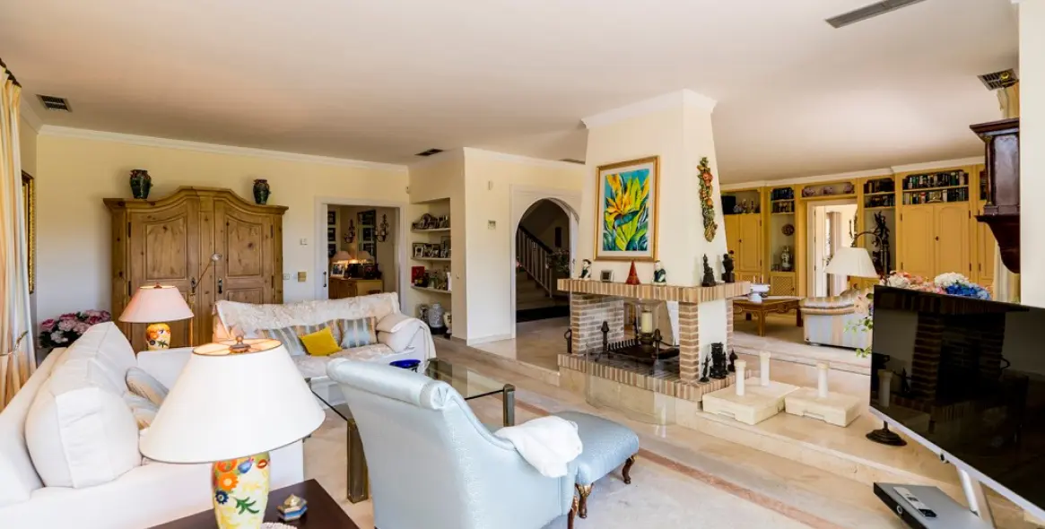 Sale of detached villa in Marbella 11