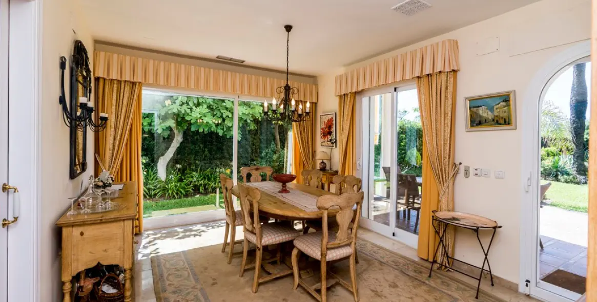 Sale of detached villa in Marbella 13