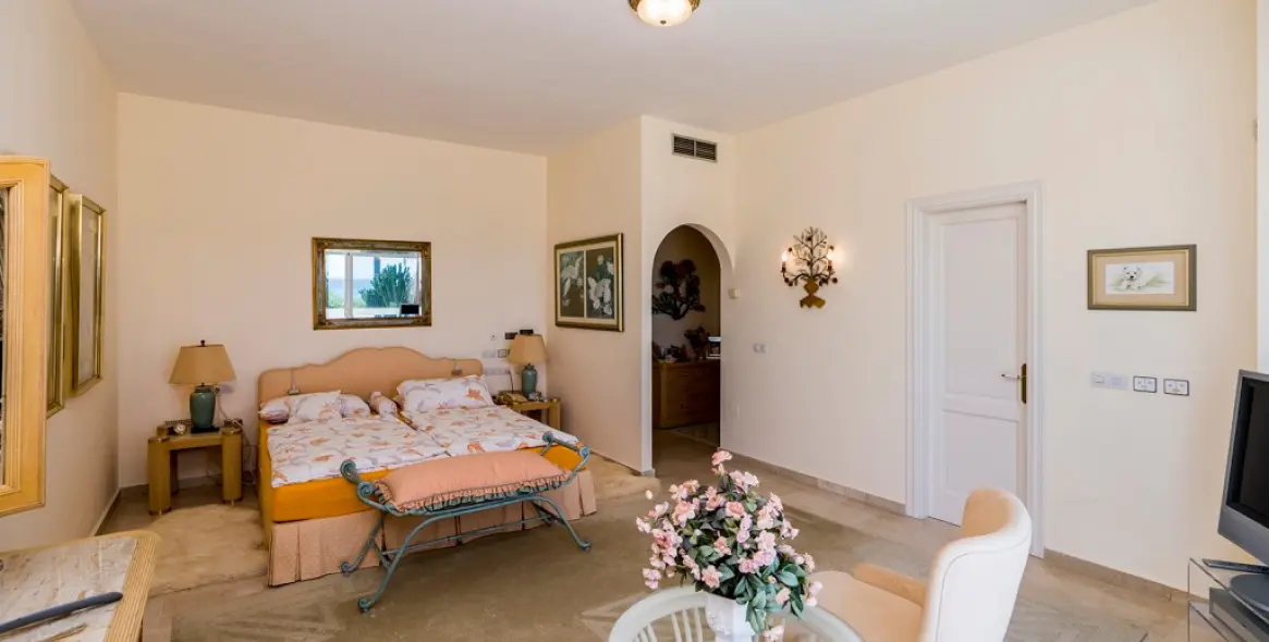 Sale of detached villa in Marbella 17