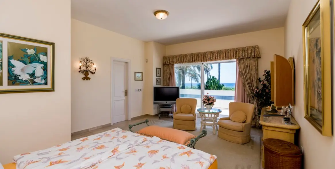 Sale of detached villa in Marbella 18