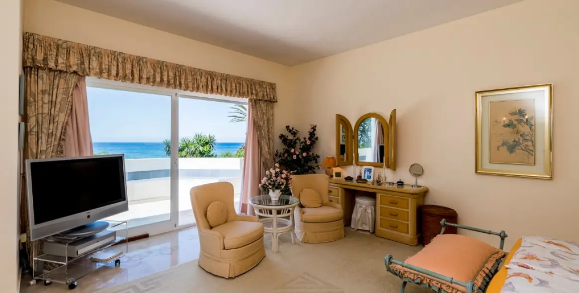 Sale of detached villa in Marbella 19