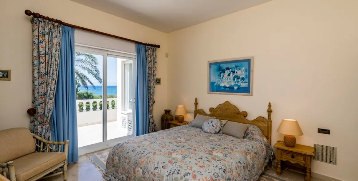 Sale of detached villa in Marbella 23