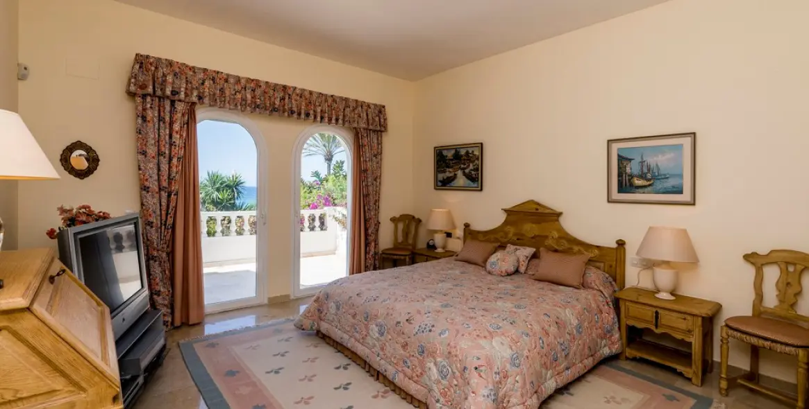 Sale of detached villa in Marbella 25