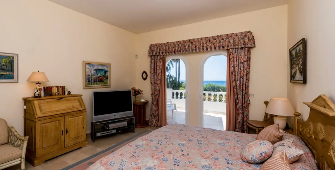 Sale of detached villa in Marbella 26