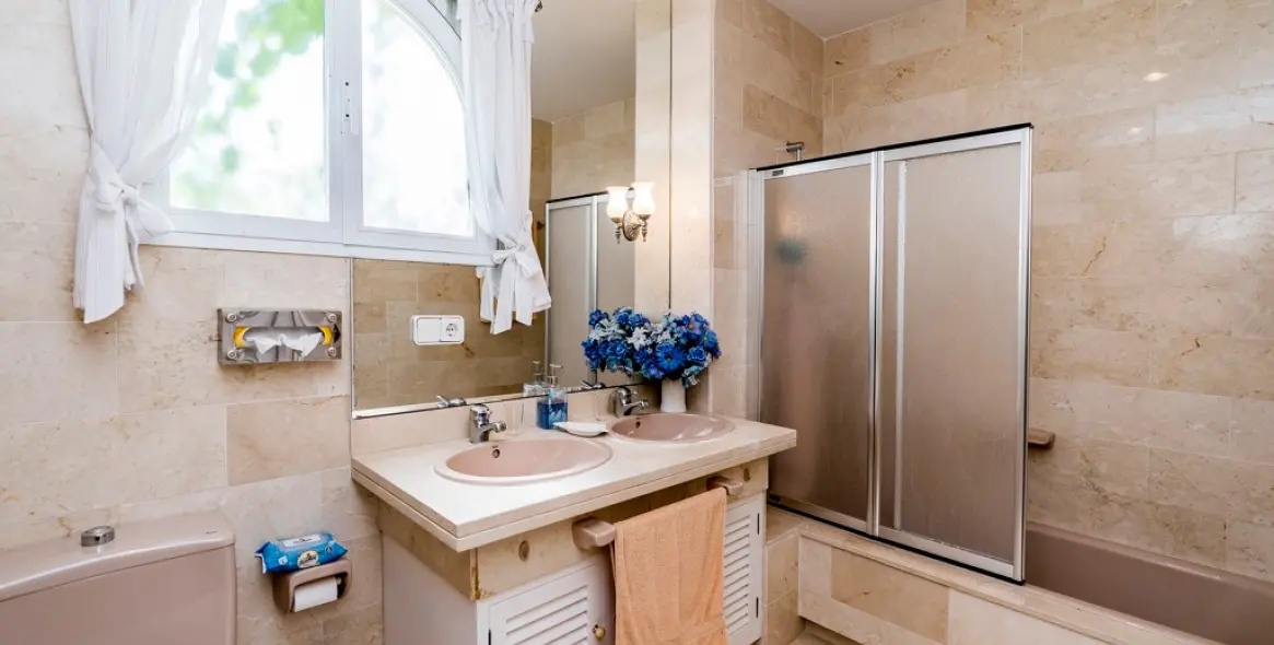 Sale of detached villa in Marbella 27