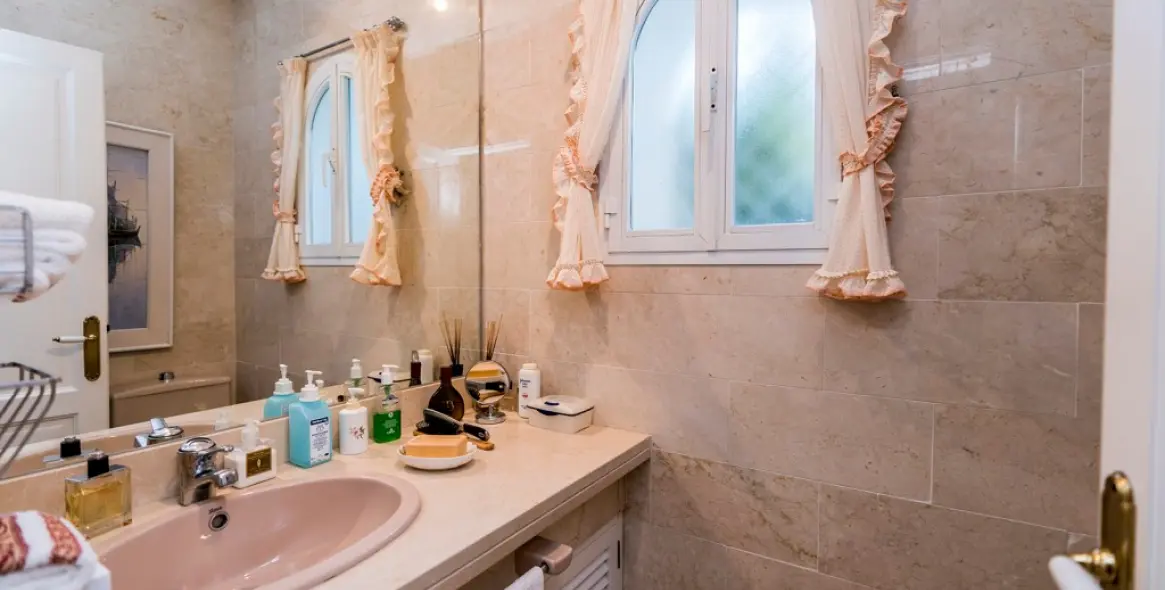 Sale of detached villa in Marbella 30