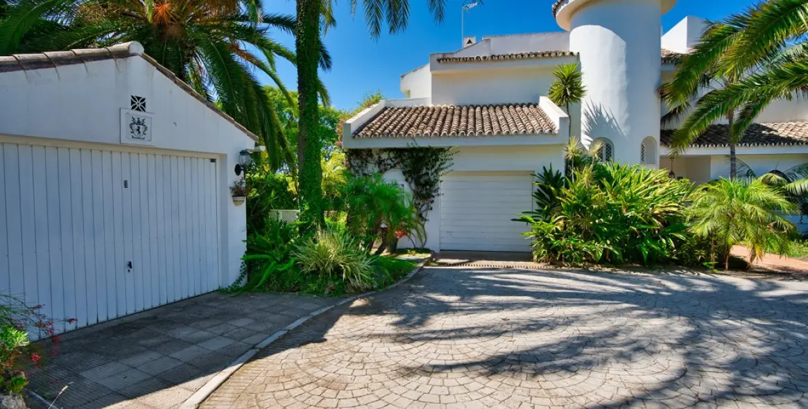 Sale of detached villa in Marbella 33