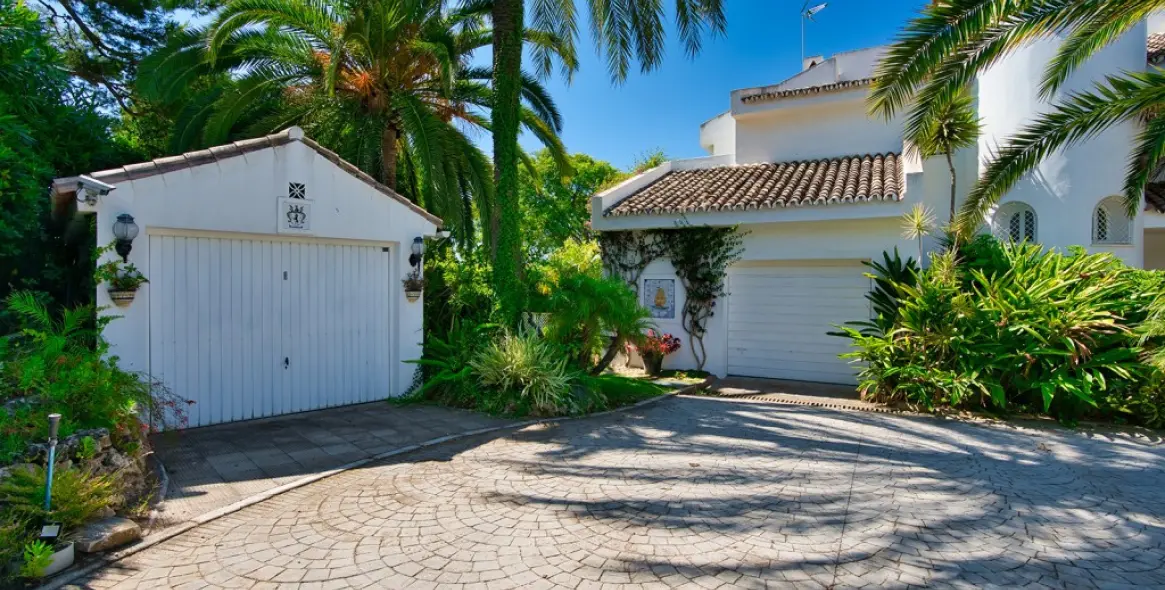 Sale of detached villa in Marbella 34