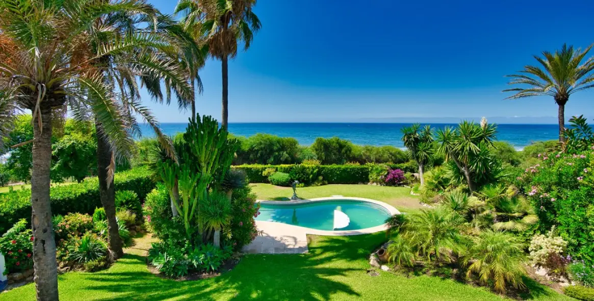 Sale of detached villa in Marbella 35