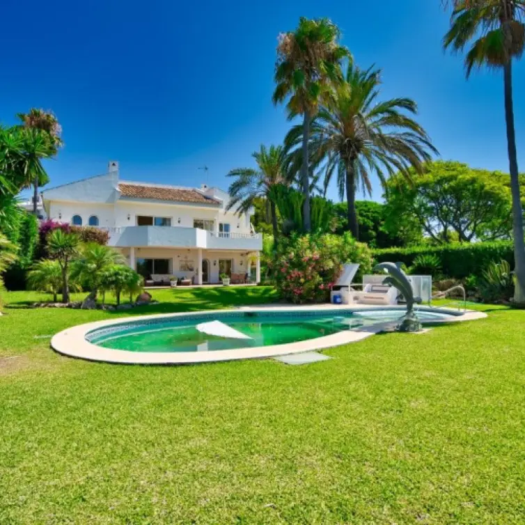 Venta de villa independiente en Marbella