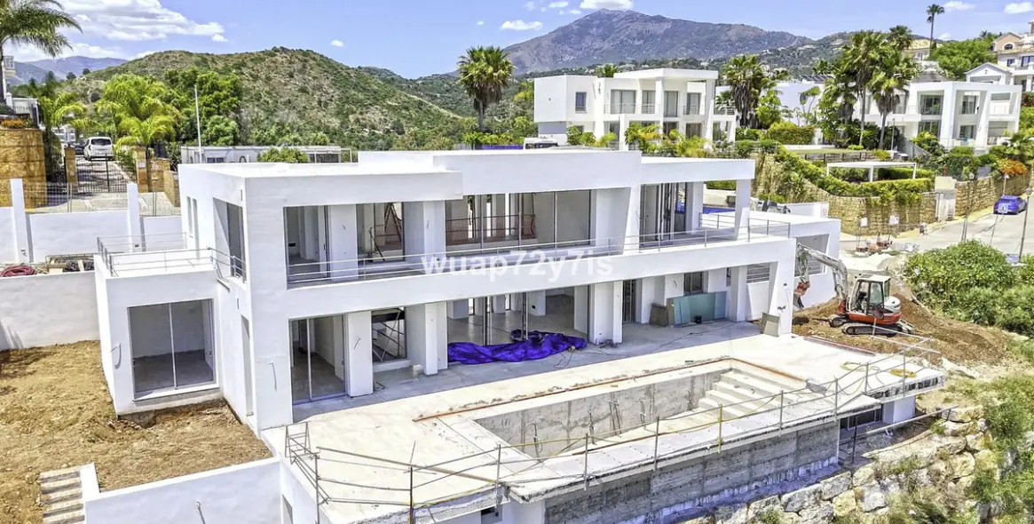 Sale of detached villa in Benahavís 2