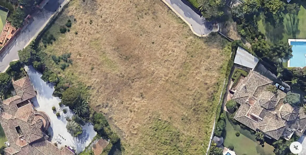 Продажа  жилого участка в Guadalmina Baja 2