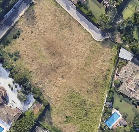 Venta de parcela residencial en Guadalmina Baja