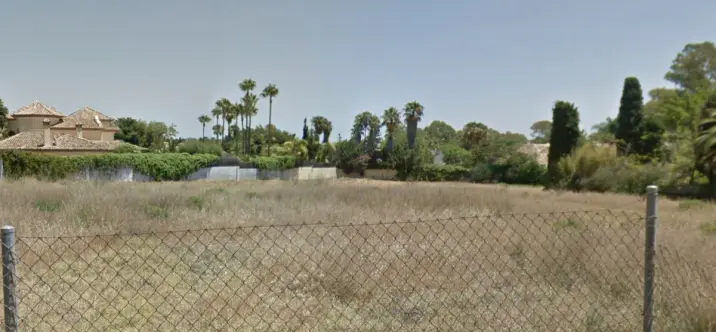 Venta de parcela residencial en Guadalmina Baja 2