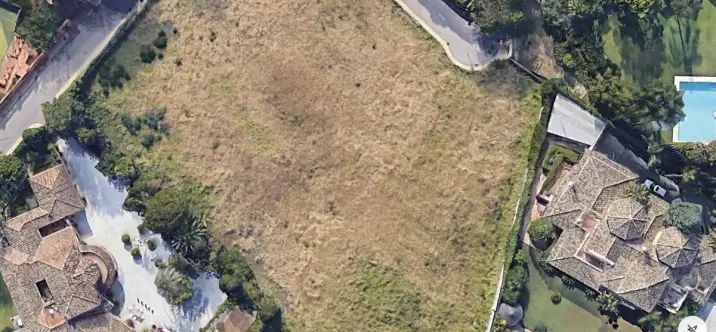 Sale of residential plot in Guadalmina Baja 1