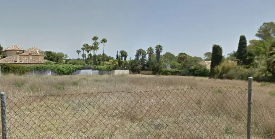 Venta de parcela residencial en Guadalmina Baja 3