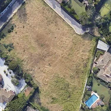 Venta de parcela residencial en Guadalmina Baja