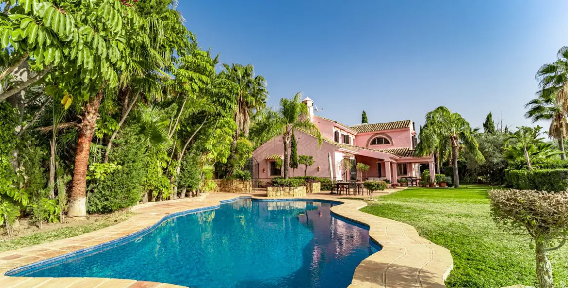 Sale of detached villa in Benahavís 2