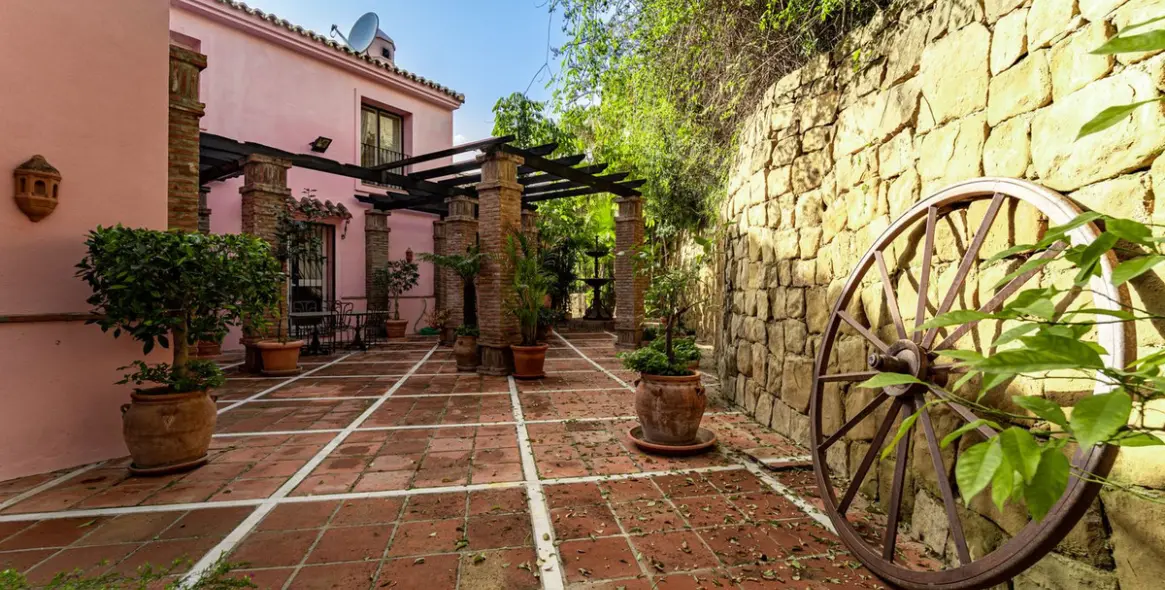 Sale of detached villa in Benahavís 33