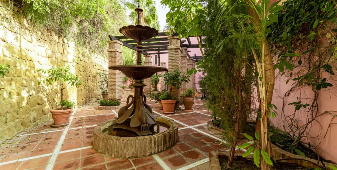Sale of detached villa in Benahavís 36