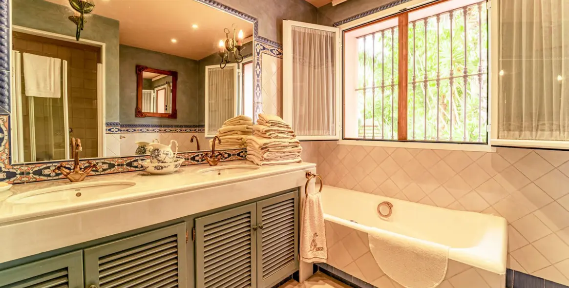 Sale of detached villa in Benahavís 48