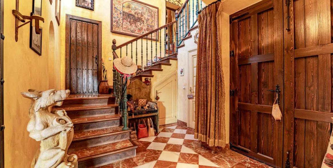 Sale of detached villa in Benahavís 60