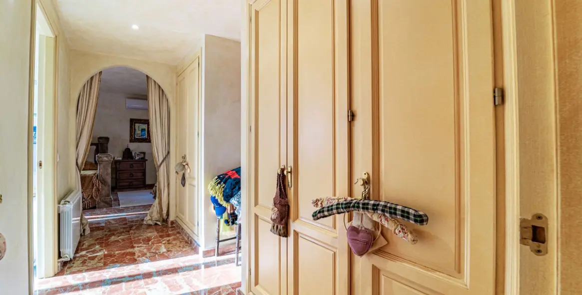 Sale of detached villa in Benahavís 66