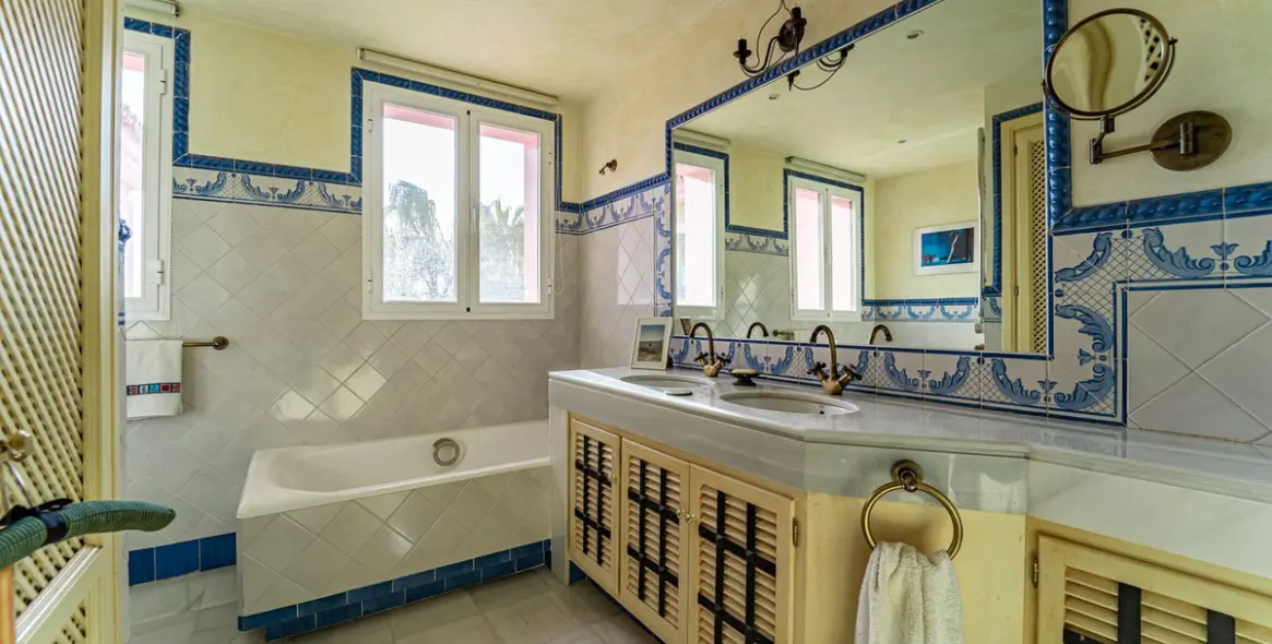 Sale of detached villa in Benahavís 70