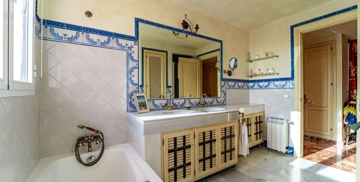 Sale of detached villa in Benahavís 71