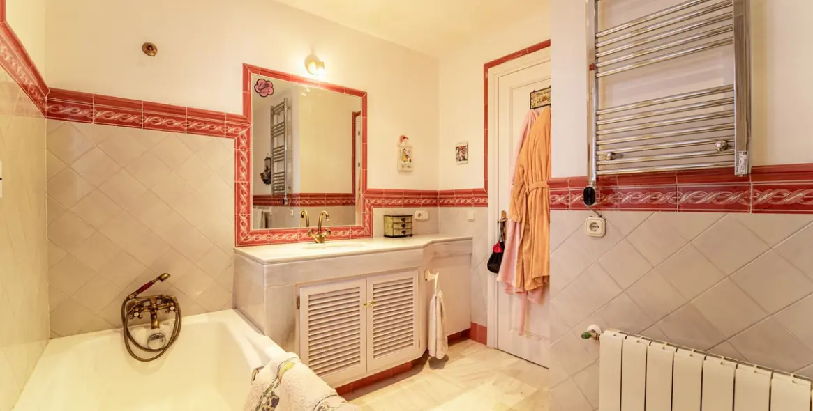 Sale of detached villa in Benahavís 73