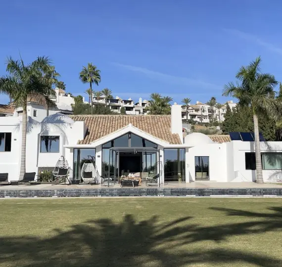 Sale of detached villa in Benahavís