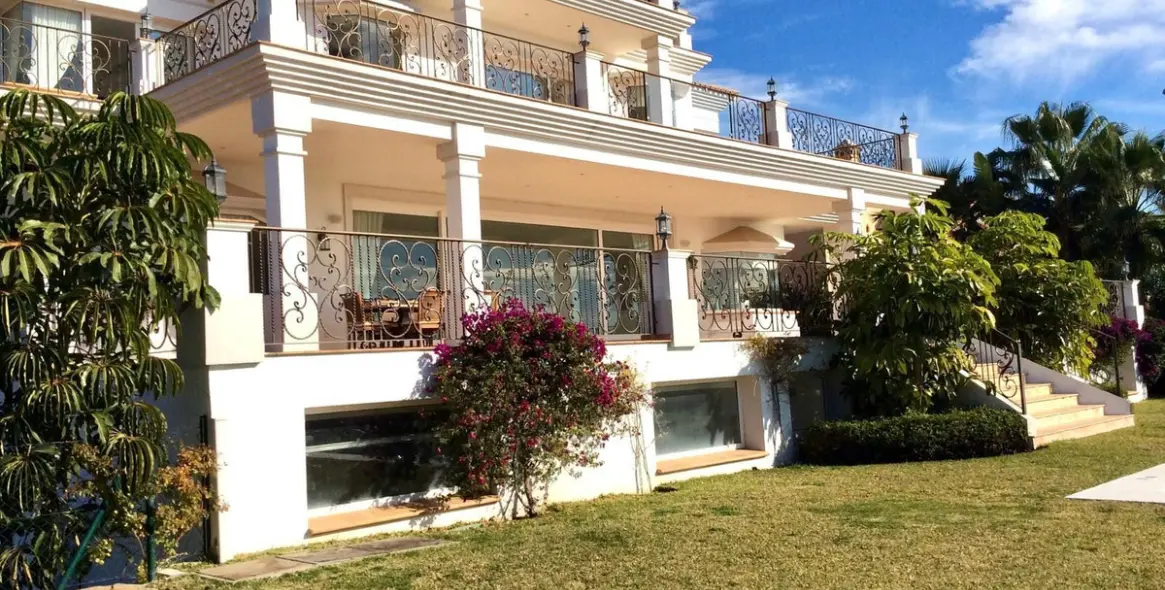 Продажа  отдельно стоящей виллы в Benahavís (район Los Flamingos) 2