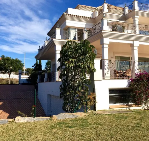 Villa independiente R4935409