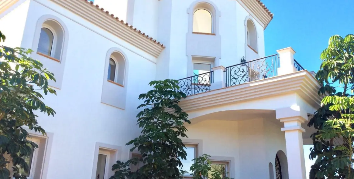 Продажа  отдельно стоящей виллы в Benahavís (район Los Flamingos) 4