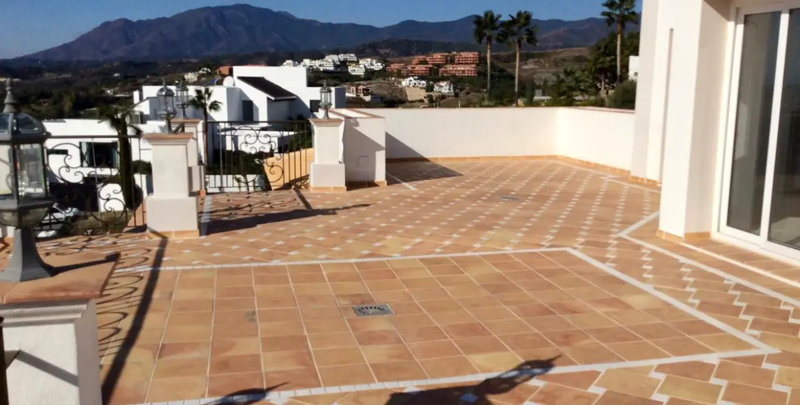 Продажа  отдельно стоящей виллы в Los Flamingos 11