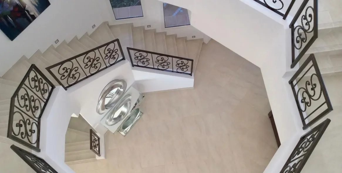 Продажа  отдельно стоящей виллы в Los Flamingos 13