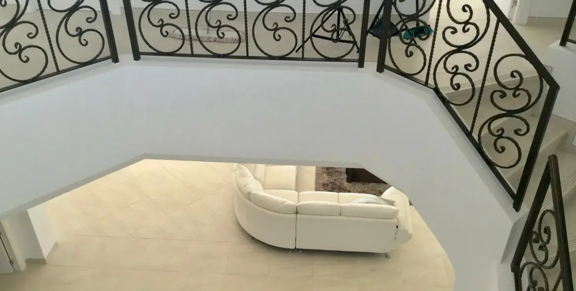 Продажа  отдельно стоящей виллы в Los Flamingos 14