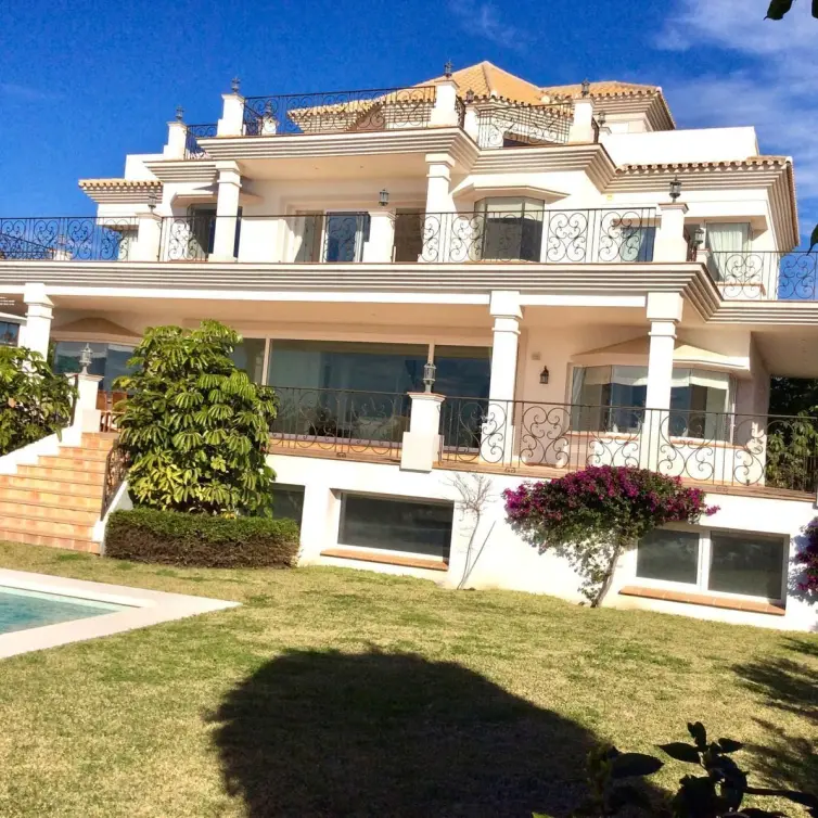 Sale of detached villa in Los Flamingos