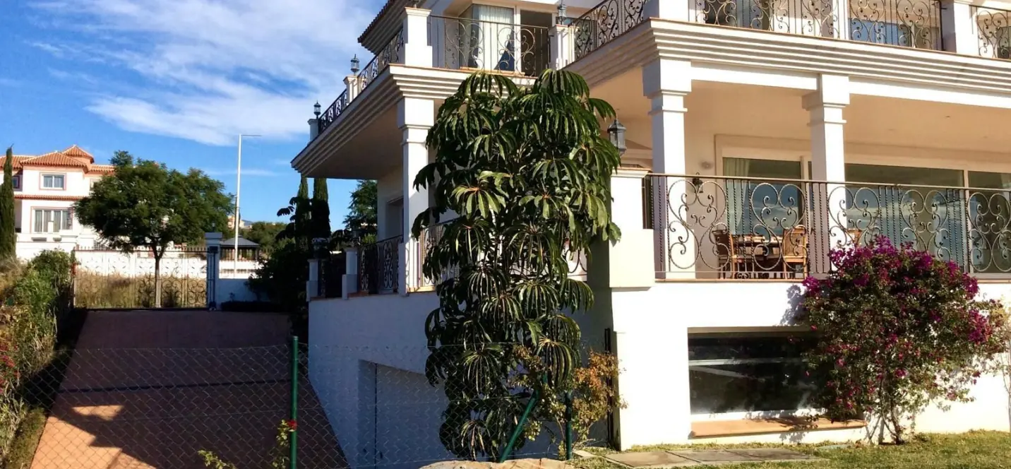 Sale of detached villa in Los Flamingos 2
