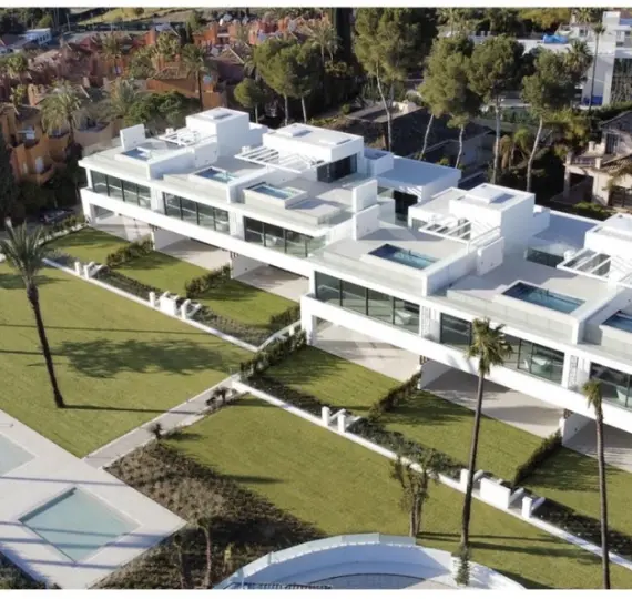 Дом на две семьи R4749622