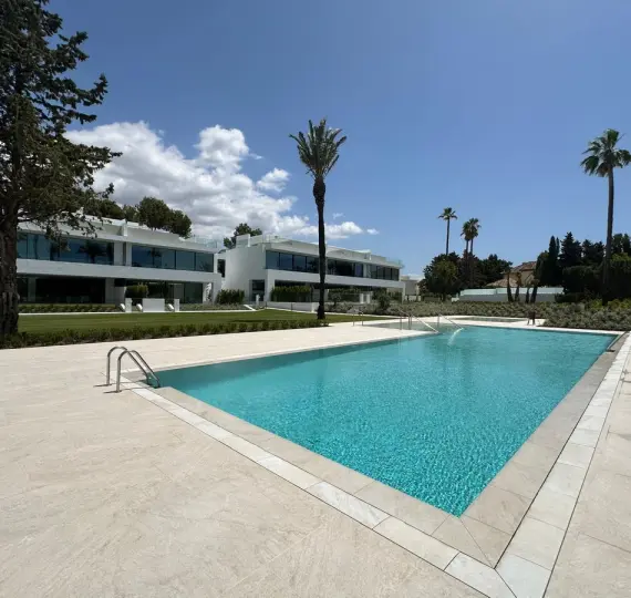 Дом на две семьи R4749622